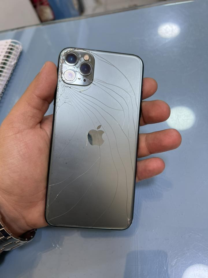 السلام عليكم 11 برو ماكس للبيع مبدل بطاريه100 اصليه فيس ايدي لمس كامره صوت كله شغال بلادي يحتاجله فقط تبديل شاصي السعر 260
للاستفسار واتساب ***********
