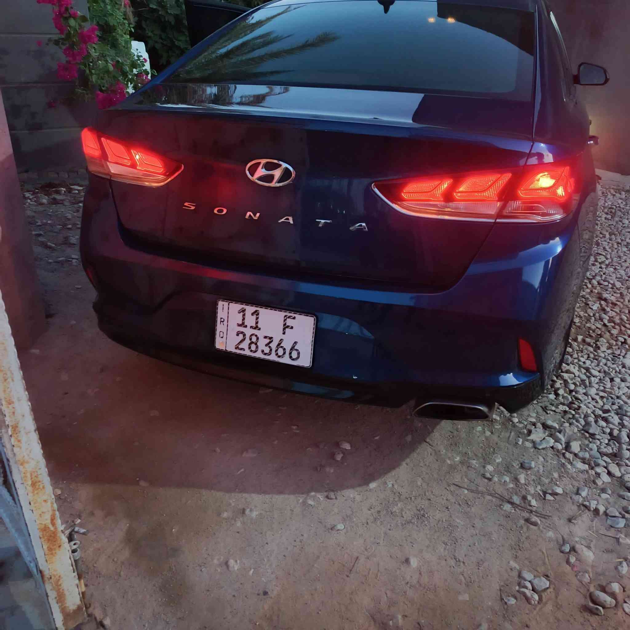 السلام عليكم.
سوناتا موديل 19 محرك 2400 GDI رقم بغداد.بسمي سنويه جديده هزه جديده حادثه خشم البنيد فقط بدون تبديل سياره كله اليبل واحد بيعك قطعه وحده صبغ الباقي كفاله. سياره ماشيه 67      . مواصفاته. 
بصمه تشغيل بصمه ابواب
تحكم كامل بلمقود 
مانع انزلاق 
مثبت سرعه 
اوامر صوتيه 
كامره خلفية 
كشنات تدفئه 
رادارات جانبيه 
رادار خلفي 
تخم تاير جديد 
تغليف الارضيه بلكامل 
تغليف الكشنات 
ادامه منظومه الاحتراق بلكامل 
وبعد بيه هواي مواصفات. 
مكفوله من اللغد والشواصي والتكم. 
السياره مناقصه برغي بفظل الله. 
تبريده خير من الله. قطعتين 
كهربائيته كله بلادي. 
مكان سياره بابل الحمزه الغربي سعر 127 نتصال ع رقم ***********.  ‏‪***********‬‏
