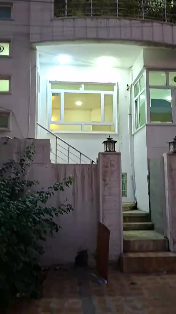 منطقة هفالان هفالان هفالان 
دار للايجار ١٣٠ متر ٤غرف نوم طابق اول وثاني بدون ارضي ٤غرف نوم
 ++صالة ++ استقبال ++مطبخ مع كاونتر 400 الف السعر نهائي
***********
***********
‏إيجارات اربيل:
***********
***********
