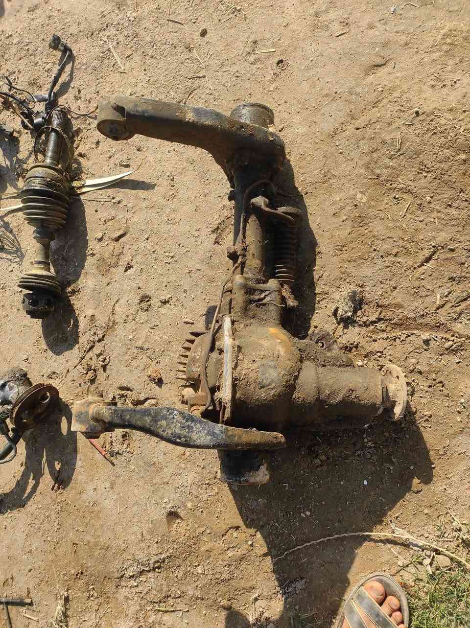 سلام عليكم ابيع غراض مل تفصيخ باجيرو موديل 94 تفصيخ يرهم الكيلوبر.   *********** بي وتساب
