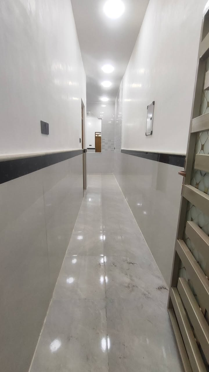 دار للبيع المساحه 100 متر بناء درجه اولى وحديث حي مغريه قرب السوق رقم الهاتف ***********
