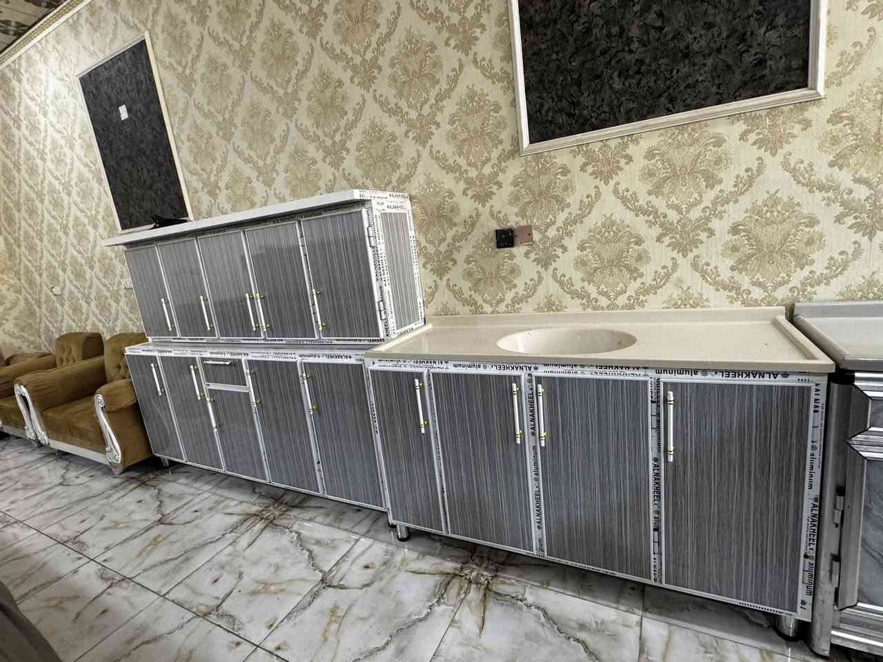 كاونتر مترين جديد تفصال سعر مناسب عنوان نهاوند شارع عشرين مقابل صيدلية هبة استفسار خاص او واتساب ***********
