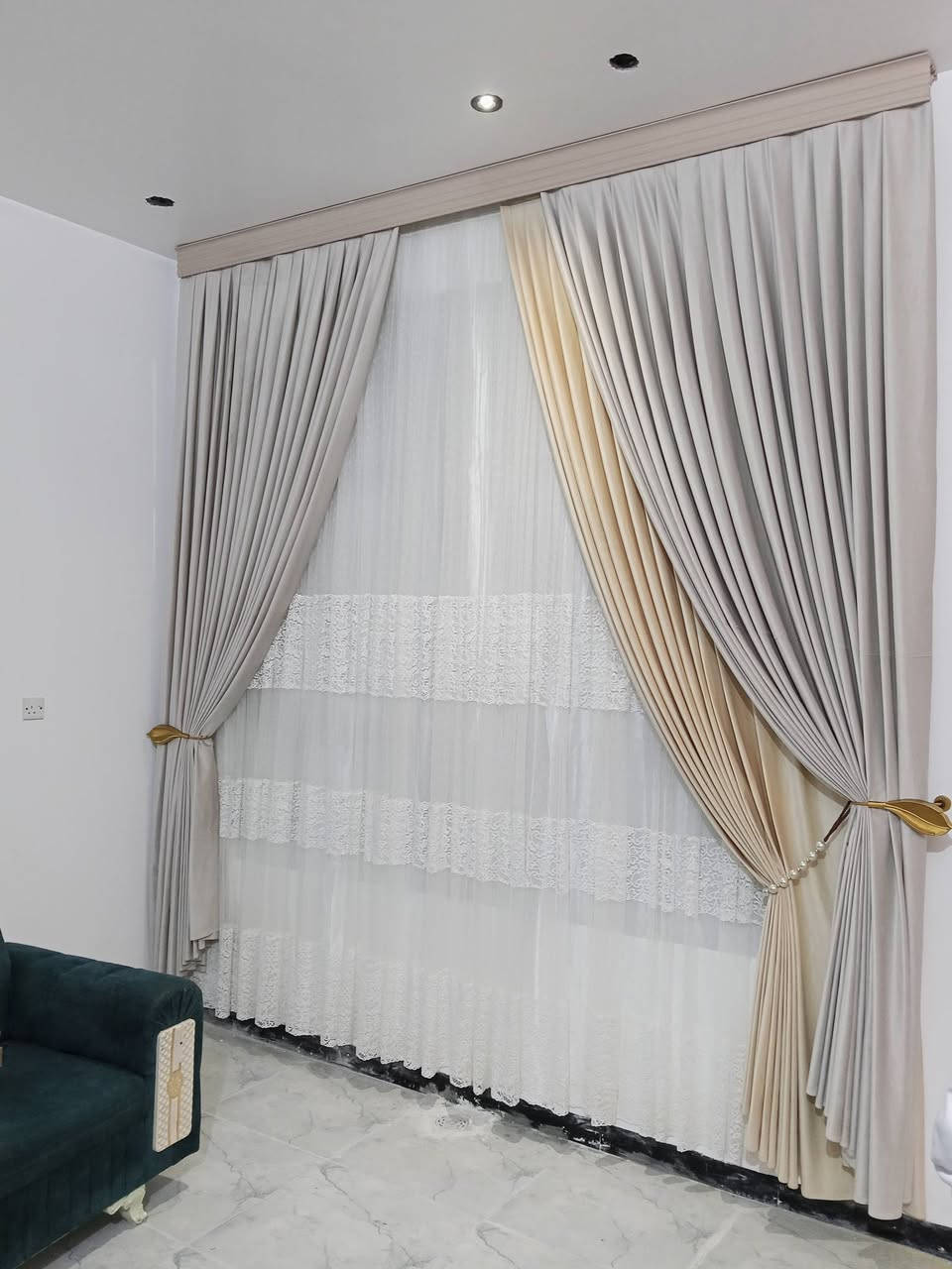 عرض تفليش الأسعار 
 اقره المشور 
شباك عرض مترين سعر 80 الف 
شباك عرض مترين ونص سعر 100 الف 
شباك عرض 3 متر سعر 125 الف 
يشمل اقماش مخمل تركي مكبس + تور مكبس +سكه+ اكسسوارات 
يوجد توصيل كل العراق 
يوجد اخذ قياسات + شد داخل الرفاعي 
الحجز ***********

عنوان ذي قار فضاء الرفاعي سوق المسقوف قيصريه الحاج طارق سوق الخياطين
