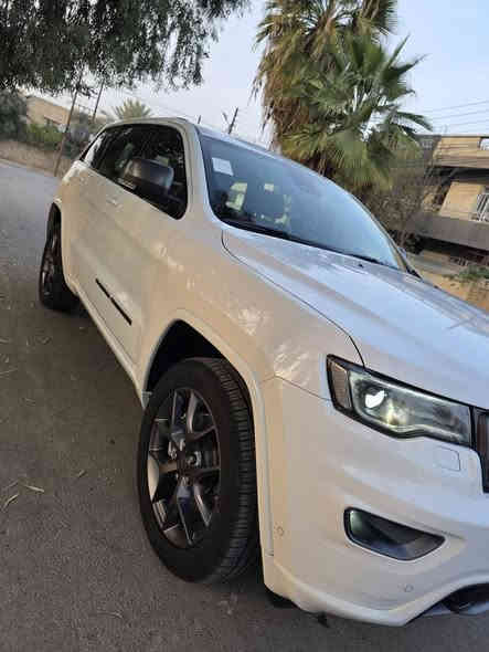 الموديل : 2021 . (خليجي) . 
المحرك : V6.  3.6L .
العداد :   73     كم
* المواصفات :
* نسخة ال 80th Anniversary 
* رادار امامي مع مانع تصادم . 
* اصطفاف ألي ( اوتوپارك ) . 
* تحذير الخروج عن المسار . 
* نقطة عمياء .
* دفع رباعي 4x4 . 
* فرش المقاعد من الجلد . 
* المقاعد الأمامية تبريد . 
* صفي المقاعد الأمامية كهربائية .
* ذاكرة لحفظ وضعيات الجلوس . 
* المقاعد الأمامية مع تدفئة . 
* المقاعد الخلفية مع تدفئة . 
* ويل قياس 20 انج .
* مقود السائق كهربائي . 
* تدفئة ستيرن . 
* سقف بانوراما .
* شاشه كبيرة 8.4 انج .
* نظام الخرائط (GPS) . 
* نظام خاص للطرق الوعرة . 
* المصابيح الأمامية زنون . 
* المصابيح الأمامية مع LED لايت . 
* كشافات الضباب زنون . 
* تشغيل عن بعد .
* صندوق كهربائي .
*  حساسات أمامية . 
*  حساسات خلفية .
* كاميرا خلفية .
* بخاخ ماء لتنظيف المصابيح الامامية .
* مرايا بخاصية التعتيم الذاتي . 
* مرايا جانبية قابلة للطي كهربائيا. 
* بلوتوث تلفون . 
* محدد سرعة . 
* نظام تشغيل واطفاء اوتماتيكي للمحرك للتوفير من صرف الوقود . ( Auto Start System ) .
* نظام بريك اوتماتيكي ( Auto Break System ) .
السعر 405 $ و بيها مجال 
مكاني الموصل حي الزهور دورة العبادي 
ارقامي بيها واتساب
***********
*********** موصل
