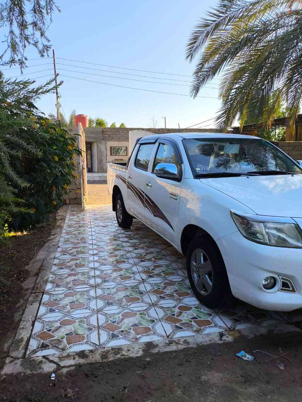 السلام عليكم سيارة هايلوكس فلاونزه مكفوله كفاله عامه من كلشي تايرات جدد حداديه جديده السيارة نضيفه مثل ما موضحه بالصور للاستفسار على الرقم ***********
