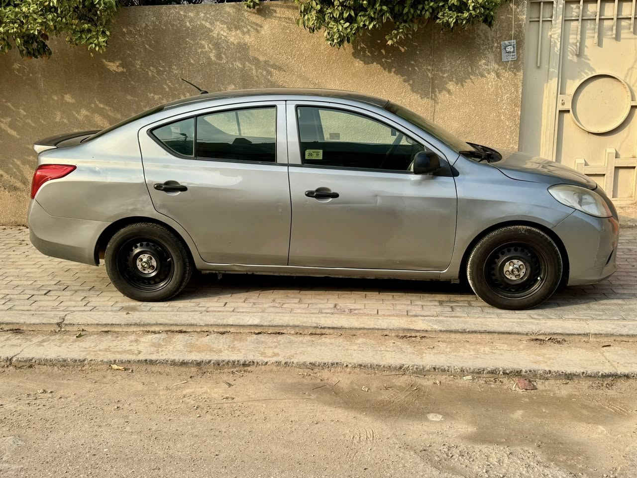 السلام عليكم

نيسان فيرسا 2014  امريكي بيها جاملغ وبنيد بدون دواخل تبريد فول 

سياره رقم بابل الجديد وهزه جديده بسمي سياره مداور ثاني يوم 

مكاني كربلاء حي الحسين 

***********
