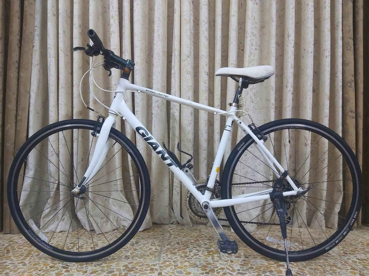 جوه السوك ابلاش 

دراجة نوع 700c ماركة GIANT سكيب غني عن التعريف لشة مضلعة نظافة 97/% اخت الجديد 

معدن فول المنيوم 
                        سستم شيمانو كامل 
                                                  كيورة سحب دفع شاشة

دشالي 3امامي 8خلفي 
                             قياس الفريم 50M  
                                                       نظام الويالة كمبليون

الدراجة ليبل واحد بدون اي قطعة تبديل جاهزة من كلشي 

السعر 150الف ثابت 🔓

((العنوان/بغداد/البلديات)) رقم الهاتف ***********
