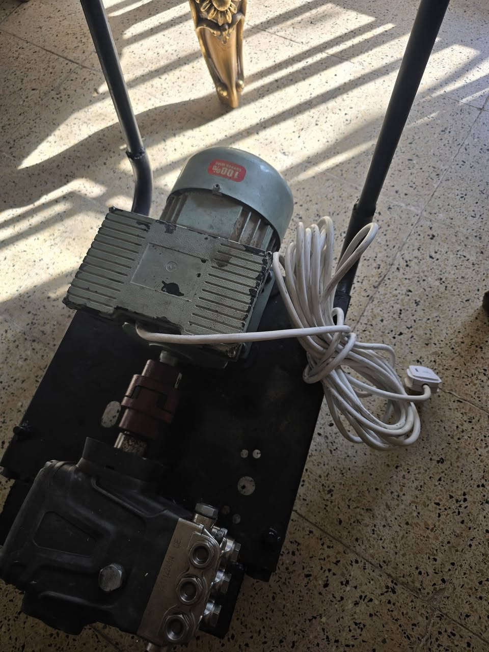 ظاغطه ١٧٠ بار سعر ٤٥٠ الف ***********
موجود توصيل
