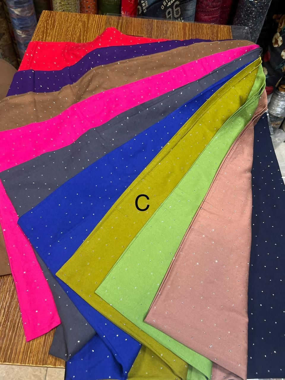 كابوي الوان ستراس + اسود
أقمشة ركن الأناقة
بغداد الشورجة. سوق الشكرجي
***********
