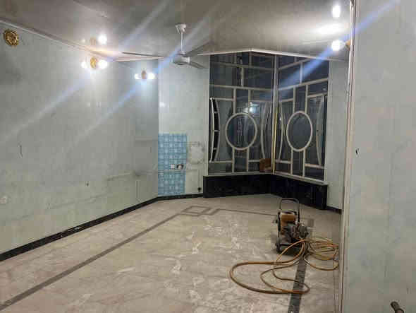 السلام عليكم 
بيت للبيع المساحه 380 م
مكانه بغداد الحبيبية قرب حسينية شهداء شمر 
بيت نظيف مرتب وجبير بي خمس غرف وحمام مطبخ وصالة وحمام سويت كامل والشراي يتصل 
رقم الهاتف(***********)احمد السلطان
