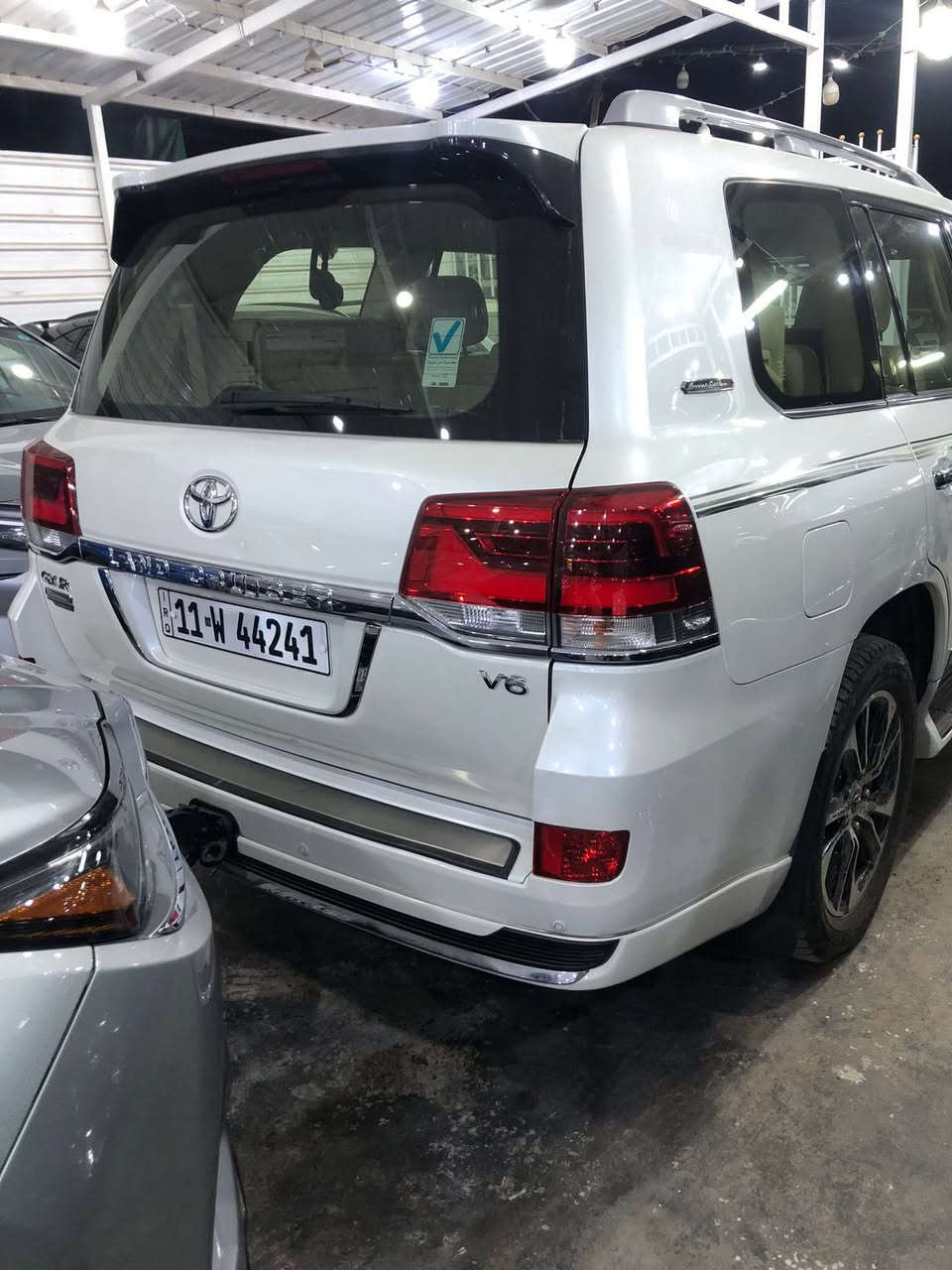 السلام عليكم لاندكروز ٢٠٢١ رقم بغداد
ماشيه ١٢٦ الف السياره مكفوله من الضربه والصبغ 
بيها بارد بل جاملغ الامامي كد شبو وبل باب خلفي بارد 
السعر ٥٣٠ ورقه وبيها مجال 
***********
