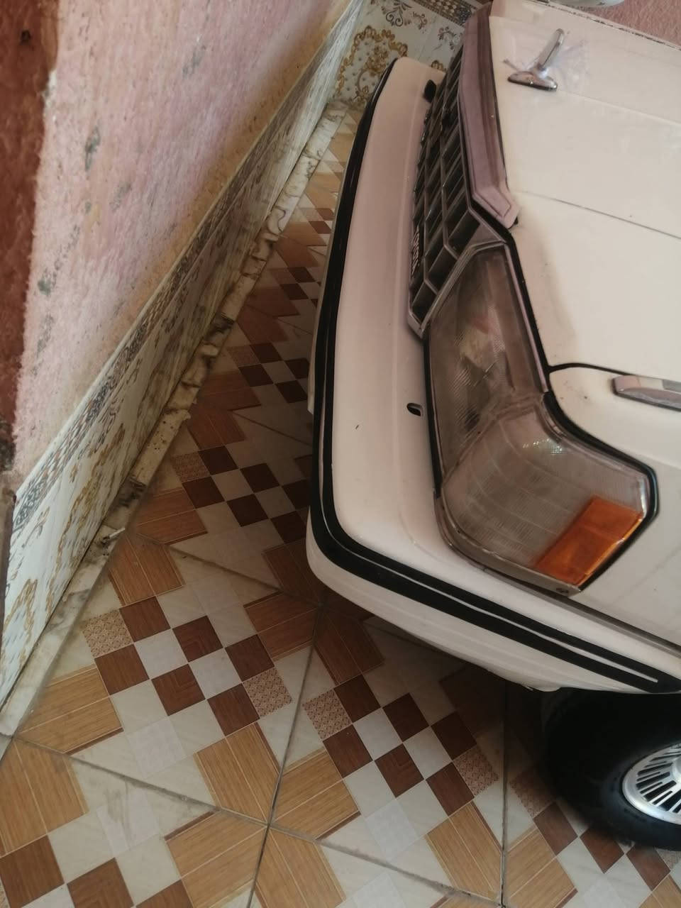 سلام عليكم  سوبر للبيع موديل 85 السياره مثل ما بل صوره رقم جديد نكايزي بغداد  السياره نضيفه مكينه او كير جديد حداديه  تخم تاير السياره ما ذب عليه ربع  شرط مكفوله من العيب الشرعي او الضربه مراجعت الستفسار. ***********
