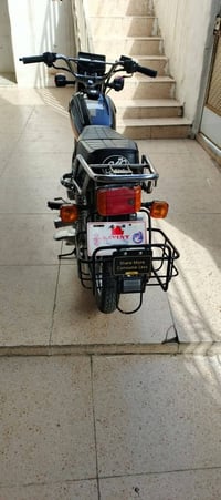 دراجة نارية • للبيع • قفل