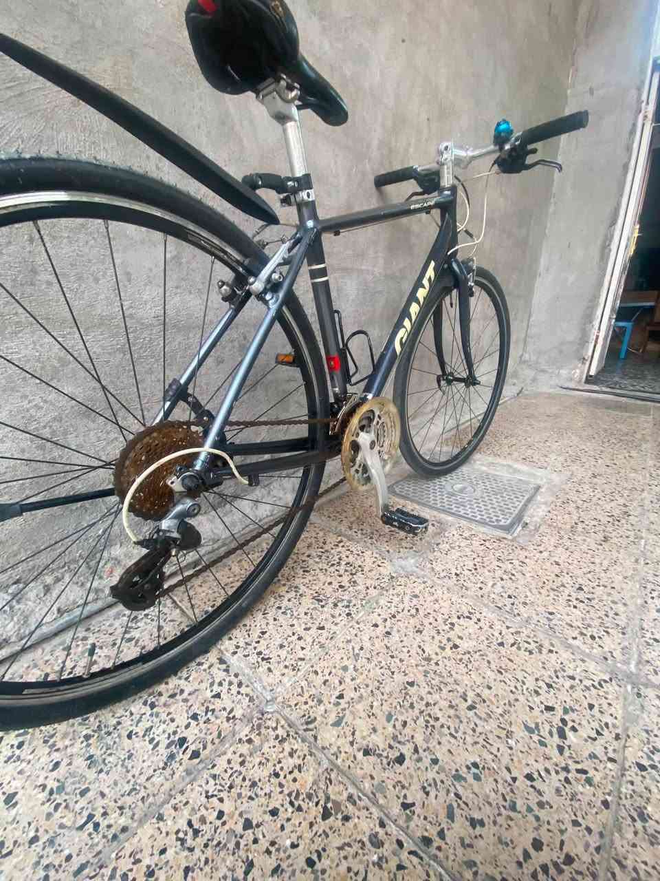 سلام عليكم  S700
ماركهGlANT 
8سرع خلفيه 
3سرع اماميه
تايرات جدد 
جوابه جدد 
بايسكل ادامه كامله 
بدون اي نقص 
عنواني بغداد حي اجهاد 
سعر ١٨٠ وبي مجال ***********
