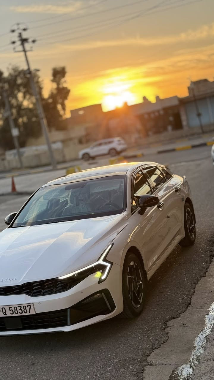 سيارة K5موديل 2025 سيارة خليجي ضمان من شركة صفر محرك 2500موصفات بصمة بنورما  حساسات خلفي امامي  ماشي 15000 الف  تشغيل عن بعد رقم هاتف ***********
