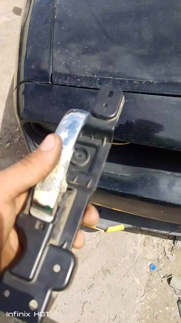 يده باب داخليه جالنجر موديل 14/8
اليده مال باب الداخيه نكسرت عندي و دورت ومالكيت وكالو غاليه... تركتها  

رحت يم عدنان العكيلي  ابو الفايبر گلاس وكال بسيطه هاي ارجعها اقوه من الشركه ورجعت وكدامكم الصور تحكم الشغل والترتيب وشعدك دعاميه مكسره طايره وصله متفيد محتركه لو هم يشتغلها ويرجعها شركه واسعاره  مناسبه
طبعن و الاخ Murtatha Tahseen كال جيبها اصبغها الك 
وماقصرو 

مكان. بغداد مقابل مرور الحسينيه 
‏‪***********‬‏
