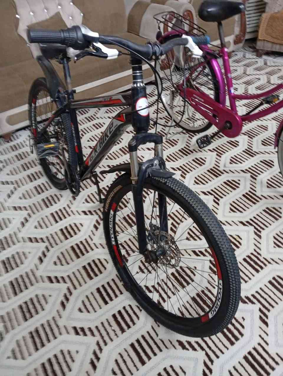 سلام عليكم بايسكل ياباني للبيع او مراوس بناتي كير وحساس كون نضيف كامل مكمل حجم 26 السعر 75 وبي مجال للطيبين مكاني بغداد  البياع الاتصال على *********** متواجد واتساب ومازنجر
