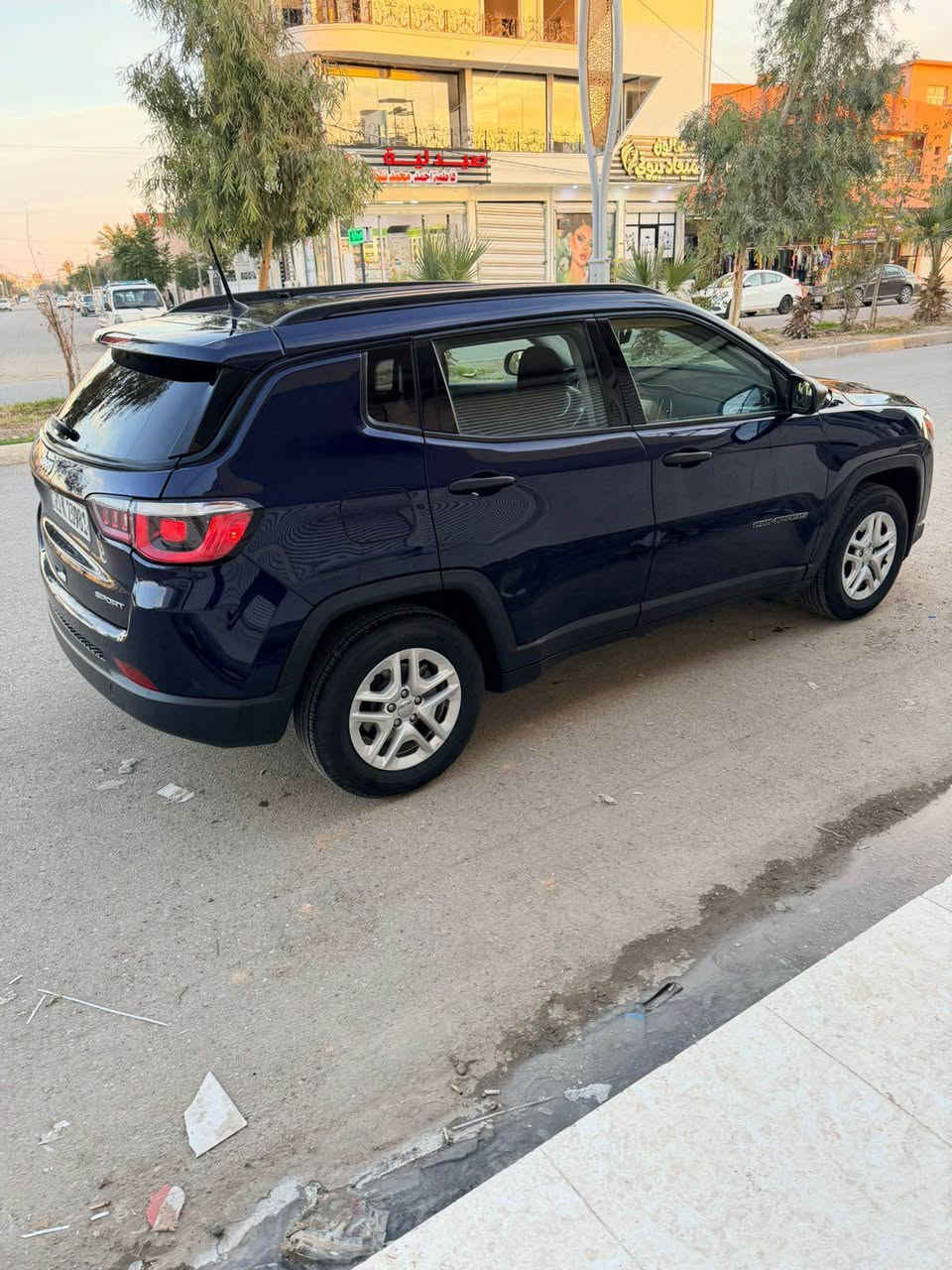 جيب كومباس سبورت 
موديل 2018 

بيها شبر صبغ بالبنيد رقم 
سليمانيه وبيها بطاقة بانزين 
مواصفات 
كأمره خلفيه 
مستشعر وقوف 
تحكم تلقائي تدفئة وتبريد 
6 وسدات هوائيه 
ليد ومنظومة زنون 
تشغيل بصمه عن بعد 
السعر 138 
مكان سيارة كركوك 
 ***********
اخوان مكلف بالنشر تواصل واتساب وتدلل كركوك, العراق
