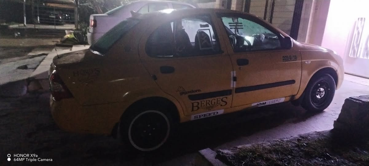 السلام عليكم اخوان طيبه البيع 2015 سياره نضيفه حلوه احله من الصوره كربون بانزين تريد وكاله تريد تحويل 

*********** وتساب او مخابره
