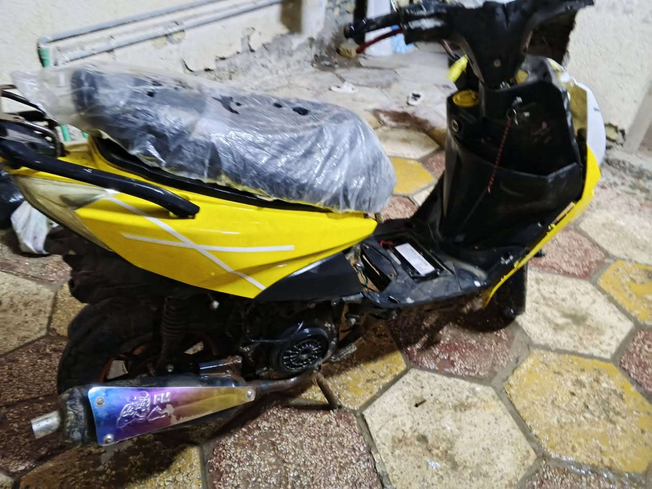 سلام عليكم
سكنس صيني صار اسبوعين من جفتتها ب70 
الدراجة ما تشتغل عوزها سلف 
بس مكينتها ومشيها كلش حلو 
سعرها 100 
*********** متواجد واتساب
