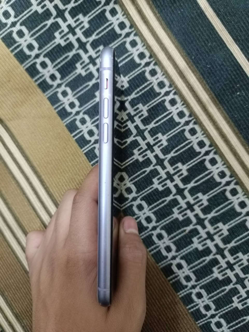 ايفون 11 للبيع كلشي ما مبدل نظيف بس الشاشه بيها شخوط ومرات تلمض سعره 200 وبي مجال  ‏‪***********‬‏ مكاني كربلاء
