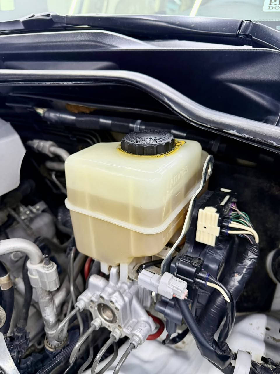 تيوتا لاندكروز 2016 ( لكزس V.X.S )
‎اللَّهُمَّ صَلِّ عَلَى مُحَمَّدٍ وَعَلَى آلِ مُحَمَّدٍ

لاندكروزر 2016  VXS

‎ملاحظە : الاخوان رجائن بس بیع نقد بدون مراوس📌

أخت زيرو بل كارتون 📦📦

زيرو شريكة ساز 

جكات

محرك 8 (5.700) ليكزز

مواصفات ليگزز

‏‎ماشييه 73 كم حقيقي

‏‎لاندكروز VX.S 

‏‎موديل.موديل 2016

‏‎فول مواصفات 1/1

‏‎السيارة مواصفات اللكزس 

‏‎1-جوبلس تصعد وتنزل 

‏‎2-  كامرات 5

‏‎3- تدفئة وتبريد كشنات 

‏‎4- كشن سايق خزن ميموري 3 وضعيات 

‏‎5-شاحن لاسلكي 

‏‎6- نضام ترحيب عند الاقتراب 

‏‎7- دبل ماوس 

‏‎8- شاشة تحكم لكزس 

‏‎9- شاشات عدد 3 

‏‎10-تشغيل عن بعد 

‏‎11- كراسي كهرباء 

‏‎12- مكينة V8 /5.7

‏‎13-زراك لايت 

‏‎14- 5 بصمة ابواب 

‏‎15- سيستم صوت لكزس 

‏‎16- رادرات امامي + جانبي 

‏‎17- ستيرن صاج 

‏‎18- 8 ايرباك

‏‎19- فور ويل 

‏‎20- حساسات امامي خلفي 

‏‎ماشي 73,000 كم

‏‎22- نضام ايكو تقليل صرفية 

‏‎23-ثلاجة 

‏‎مواصفات VX.S معروفة ما يحتاج اذكر لبقية 

ا‎مكفولة كفالة عامة من الدعامية إلى الدعامية 

ا‎بدون بارد بدون صبخ ،بدون رصعات ،بدون حتا شخط

ا‎،رمل مابي ،حتا لحية بدون صبخ بقية كلها بشرط

محرك كير بشرط مامفتوح

سيارة حيل نظيفة كلشي عل بلاد لوك

سنوية زنكة كلشي جديد مدفوع لـ2029

باسمي السنوية بشرط تحويل و خرامة 

سيارة مابيـها دينار مصرف كامل من كل نواحي

سعر 538$

رقم صاحب سيارة ***********
