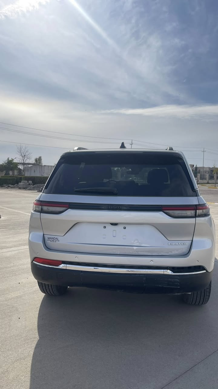 🚗 للبيع: جيب 2024 Limited
📍 مكان السيارة: اربيل 
📞 للتواصل:***********
💰السعر 355 ورقة – قابل للتفاوض
📊 المسافة المقطوعة:719  ميل  بعدها صفر 
🛠️ المحرك: 6 سلندر – 3600cc

⚠️ أضرار السيارة:
• وارد أمريكي
•نص قطعه فقط – البنيد مبدل فقط 
الايربك كله بلادي رجع شرط 
• باقي اجزاء السيارة مكفولة 
• الشواصي واللغود سليمة
• صور الحادث مرفقة مع الصور

📌 تفاصيل إضافية:
• رقم السيارة: بدون رقم دخول جديد
• وكالة عامة باسم المالك
• لون السيارة: ‏رصاصي سلفر

💰 السعر:335 ورقة – قابل للتفاوض
💰 السعر: 335 ورقة – قابل للتفاوض
💰 السعر: 335 ورقة – قابل للتفاوض

📞 للتواصل:***********
