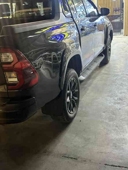 السلام عليكم بيكم GRموديل 22مواصفات معرفه
بيها بارد شي بسيط ب البابين جهة اليمنه رقم شمالي 
تحويل مباشر بأسمي مكان سياره بغداد غزاليه 
سعر 365 بيها مجال شي بسيط
***********
