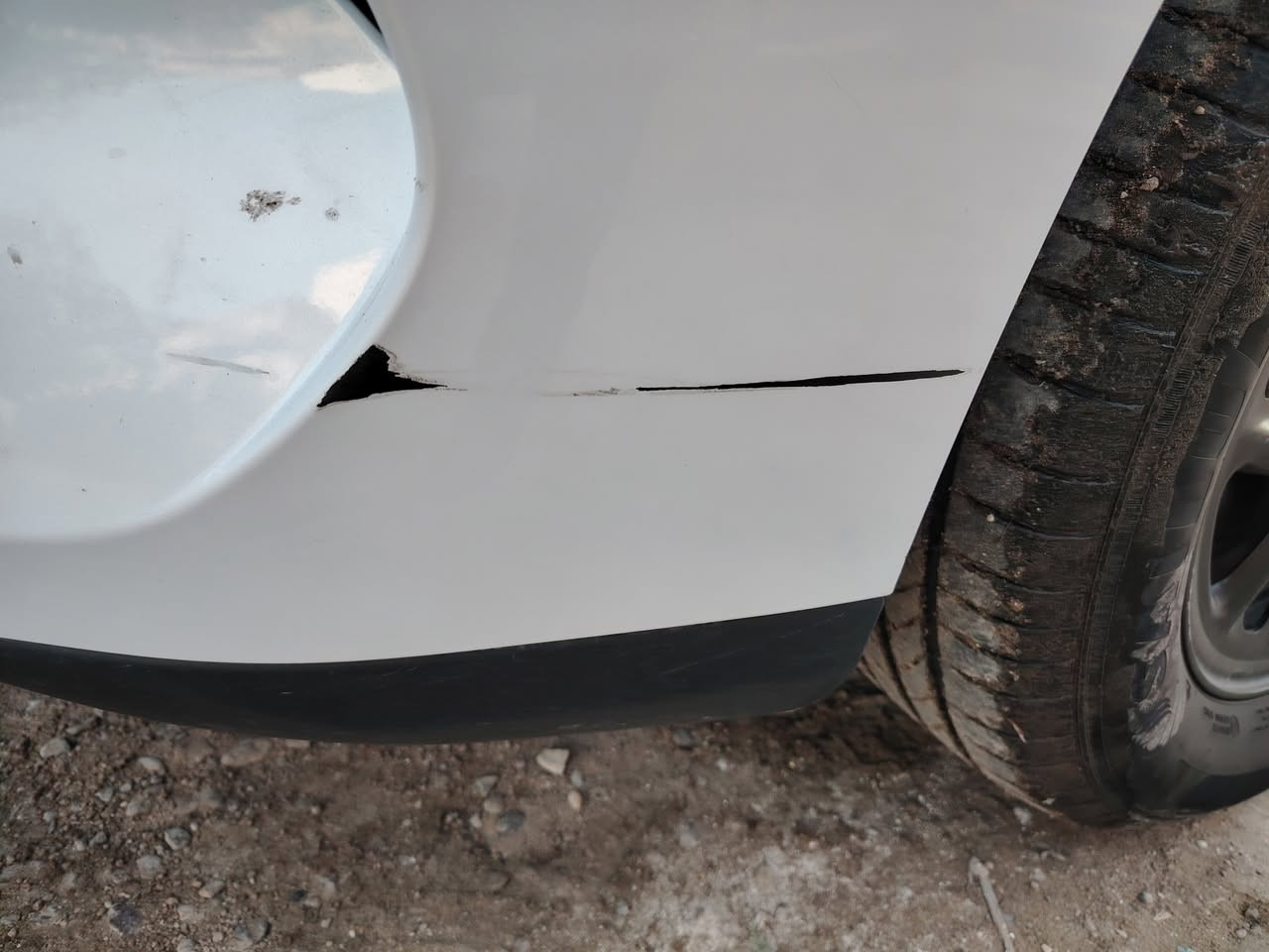 السلام عليكم عندي بي واي دي جن ابلاص للبيع صار عندي ظرف واحتاجيت فلوس ورايده ب١٨مليون *********** وبيه مجال
