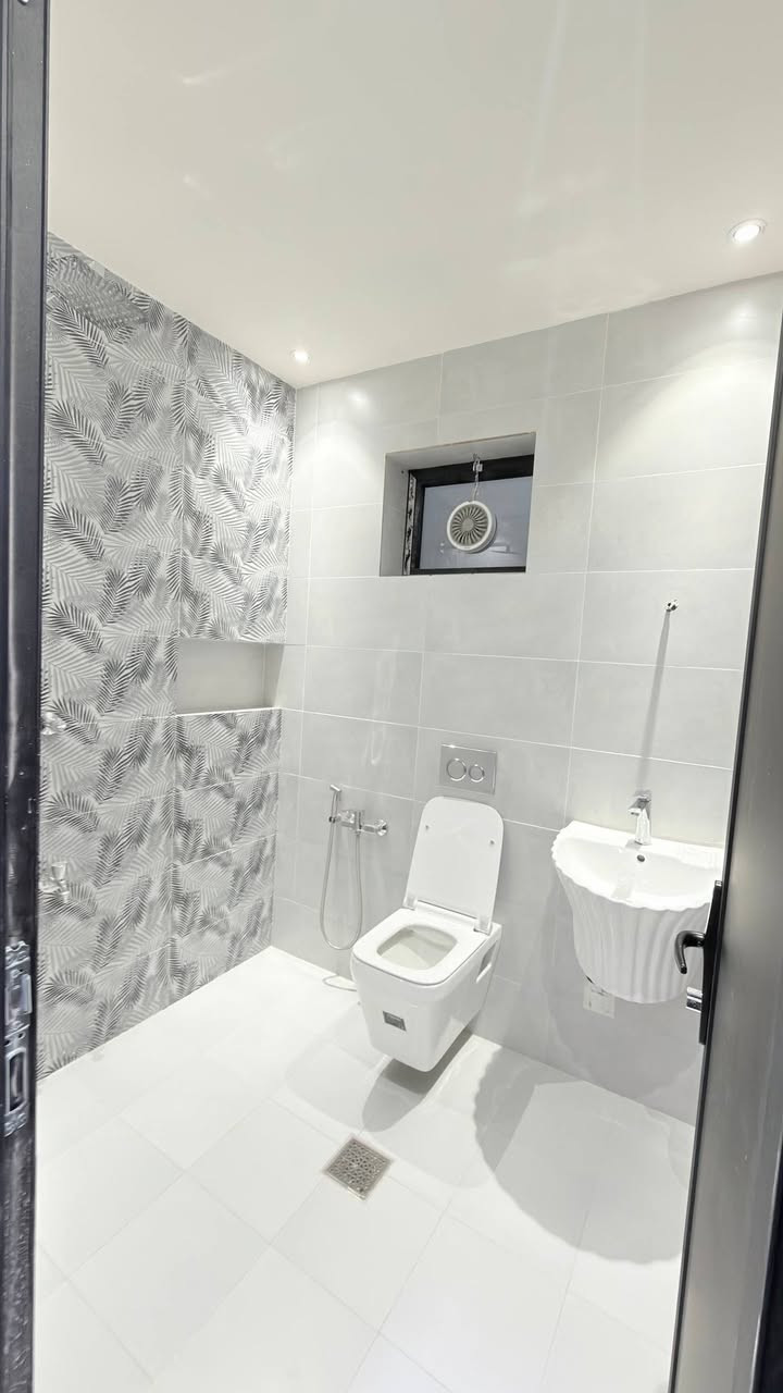 مشتمل للبيع مساحة 📐 1️⃣0️⃣0️⃣ م 🏘️

▪️الواجهة الأمامية  : 🔲 5️⃣ م // 

▪️النزال : 🔺2️⃣0️⃣ م // 

▪️بناء 🔨 حديث سنة 2025 غير مسكون بناء درجة ▪️أولى 💯👌👍 // 

▪️يحتوي  العقار : غرف نوم 🛌  3️⃣//

▪️صحيات العدد 🚾 2️⃣ // 

▪️موقع العقار 📍المسالة والعدالة مجاور مجمع //▪️النسيم قرب شارع العام //

▪️المؤدي اله جسر العامرية //

▪️السعر والاستفسار//  *********** ☎️//

▪️مكتب العدل للعقار //

▪️نستقبل كافة العروض العقارية //
