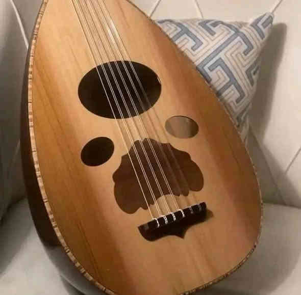 عود زرياب جديد سوري المنشأ الاصلي 🔥🔥
متوفر توصيل لكافة محافظات العراق🚚🚚
‭***********
واتس اب

مميزات العود 👇👇👇👇

🔥الوجه خشب سيدار والظهر جوز شامي

🔥مفاتيح العود خشب جوز 

🔥الاوتار نوع لابيلا اصلية امريكية المنشأ

🔥يحتوي على مفتاح النكي لرفع وخفض ارتفاع الاوتار عن الزند (زند معياري) 

 🔥مضرب العود من السيسم

🔥 جنطه من الجلد وريشه هديه وطقم اوتار
بسعر  مناسب جدا🤏🤏🤏
