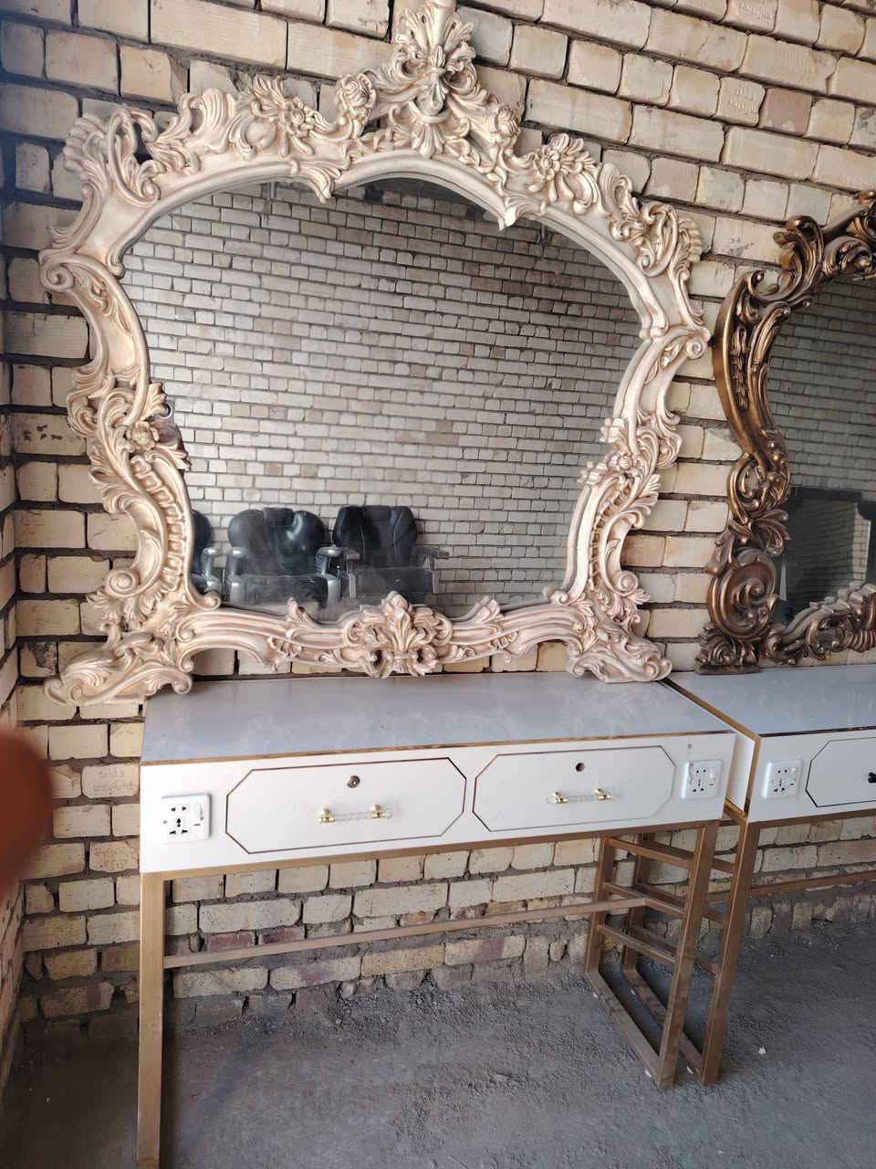 مرايات ما ميوزه ميز اظافر البيع ونظيفات مكان بابل مدينه القاسم //*********** //***********
