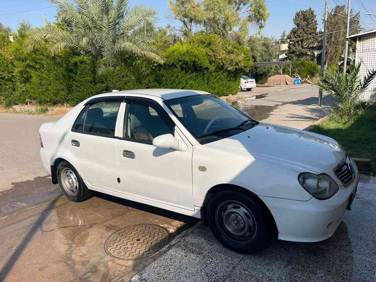سلام عليكم سيكي موديل ١٣ كصة حديثة مكينة وكير شرط سيارة بيهة باردات وتقليم وباب السايق بيه صبغ شبر ازيد 
السعر ٥٠ وبيهة مجال 
التواصل ***********
