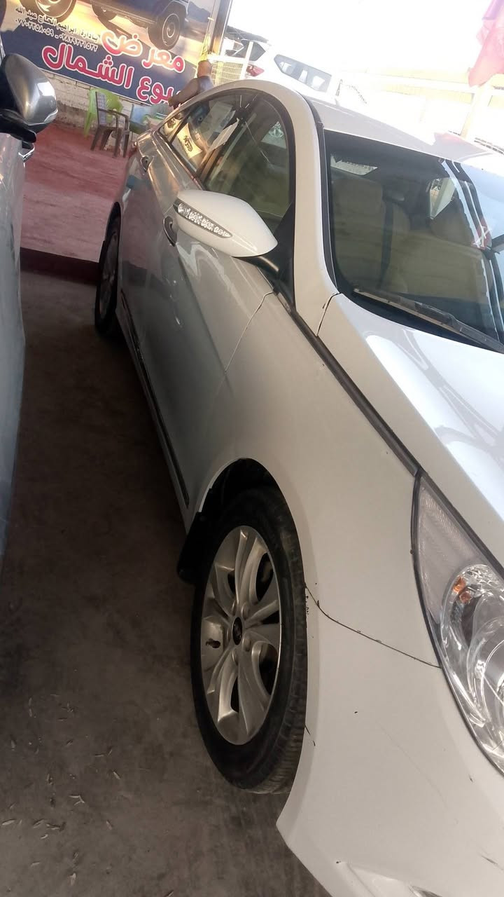 سوناته مضلع موديل 2012 بيه قطعتين صبغ دواخل نضيفه مكينه وكير خير من الله تبريد ثلج سعره 112 وبيه مجال قليل هاذه رقمي ***********
