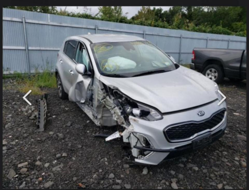 السلام عليكم.

للبيع سبورتاج 2020 امريكي

ماشية 85 كيلو محرك 2400 GDi 
حادثه كما موضح بالصور : ضربة جاملغ يمنة او. باب سائق بصف مبدل
تحديد مسار فوريل تحكمات ستيرن شاشة كامرة خلفية ردات 
رقم اربيل 
مكان السيارة بغداد 
السعر:🏷️145$ وبيها مجال

0770 007 2083
