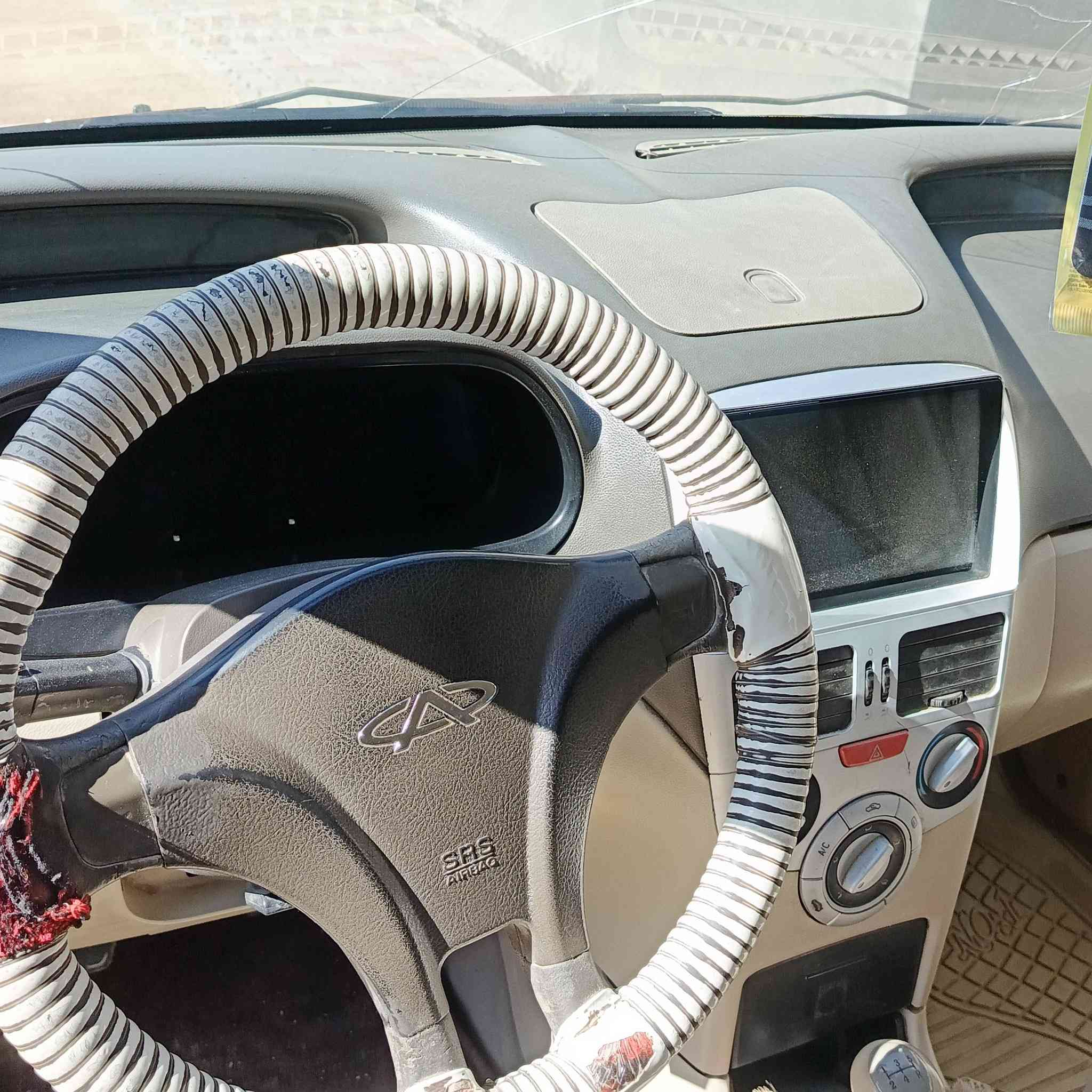 ترهم بيع مراوس بسايبه  سياره البيع شيري فلاوين مديل 13كفاله عامه رقم احمر راعيه بل رميثه الهيئه واغرمات على المشتري تكفل سرقه وعشأر وطلب السعر 17وبيه مجال...... ترهم مراوس وبيع.... ‏‪***********‬‏
