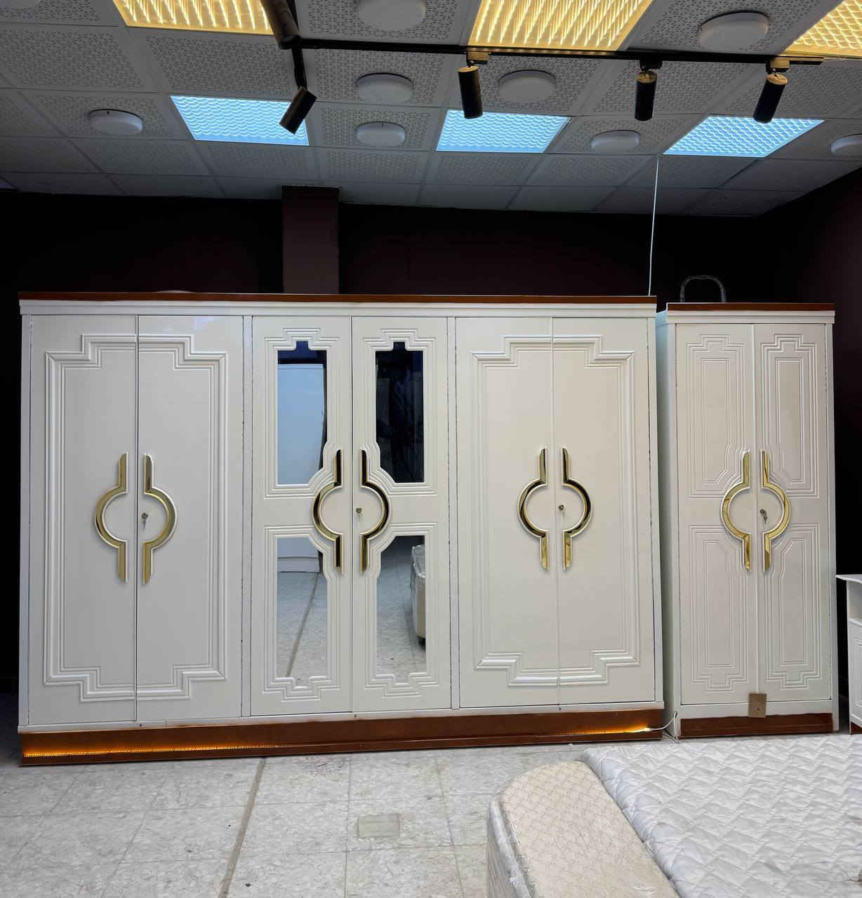 السعر // مليون.100 فقط 😍

🔅تفاصيل الغرفة المرمري  ....

 خارج ٤ملم ام دي اف 🔺
وداخل صاج ٣ملم 
صبغ حراري  درجة اولى 

عدد القطع  ٧ قطع 😍
🔺1 //جرباية  قياس  ١٦٠ × ٢٠٠ 
🔺//ميز جانبي ايسر قياس ٥٠
🔺2// وميز  جانبي  قياس ٥٠
🔺3// زاوية ارتفاع مترين عرض ٨٠
🔺4// وميز بلازمه  
🔺5//وميز مراية ارتفاع مترين عرض ١٢٠
🔺6// وكنتور ٦ باب  ارتفاع مترين و١٥ طول ٣ متر و١٥

القطعه الثامنة حسب الطلب شازلون
سعرها ٥٠ الف ❤️

(توصيل مجاني مركز بغداد )
التوصيل يشمل الشد مجاني 🔥
(اطراف ٥٠)
باقي المحافضات حسب البعد
شازلون سعرها ٥٠ الف
شازلون مخزن ٧٥ الف


**إذا كنت صاحب هذا الإعلان وتريد حذفه لأي سبب، رجاءا أرسل رسالة إلى الدعم الفني**