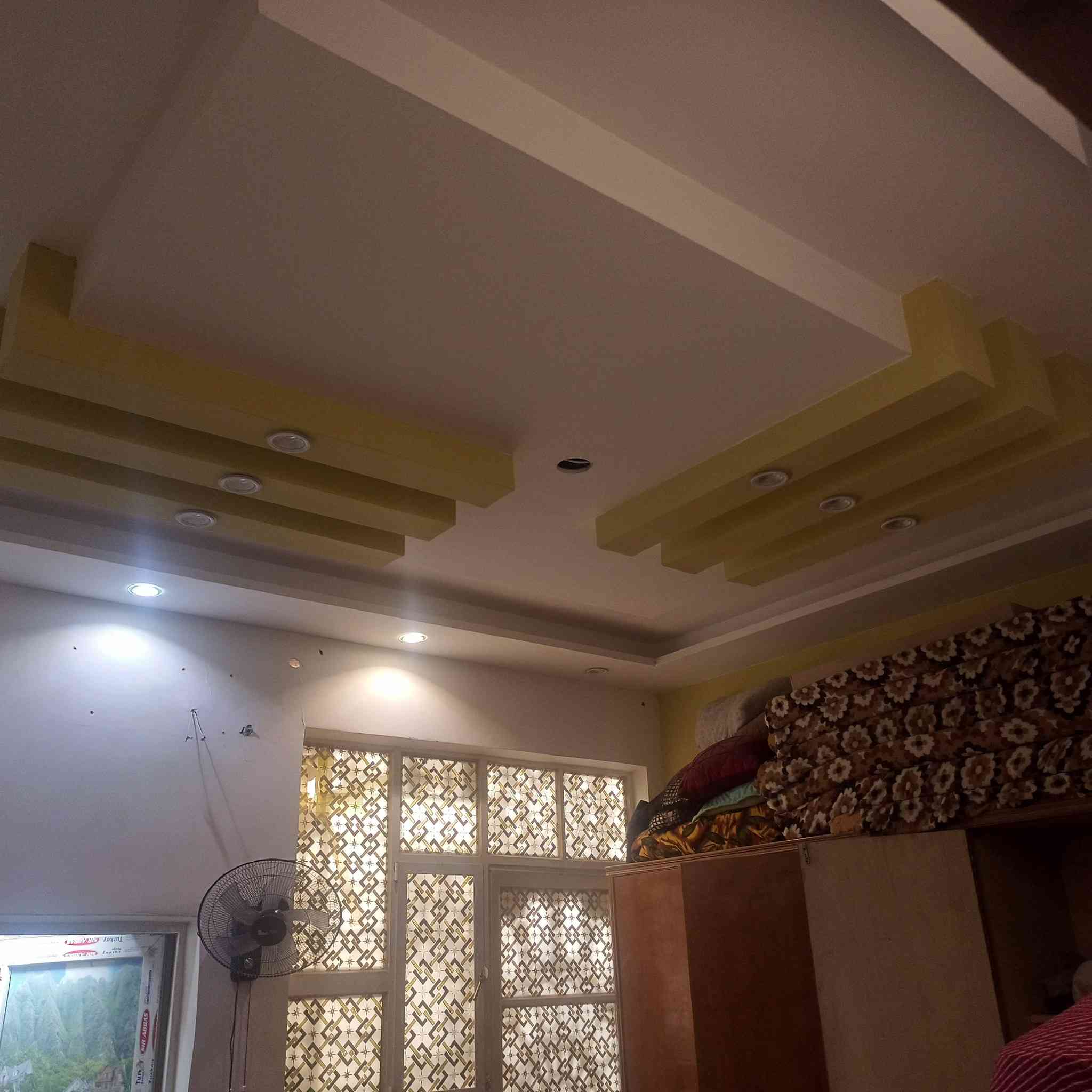 بسم الله الرحمن الرحيم
يارزاق ياكريم 
بيت للبيع فقط ، البيت  بحي النداء 200م بأسمي منطقة 52 خلف جامع الاحسان ،بناء جناي ،  البيت طابقين  ،  الطابق الارضي غرفتين نظام سويت وصالة واستقبال 4 في 10 ومطبخ و4 حمام والطابق الثاني هيكل  مسگوف  3 غرف مع سطح (للتوضيح  الطابق الثاني هيكل فقط مبني ومسگوف ،  البيت كلش نظيف  بالاضافة الى انه مطل على ساحة وكدامة حديقة تابعة للبيت مرتبة كلش ، السعر 160 وبي مجال 
أي استفسار اني خادم ومتواجد فيس بوك أو واتساب  اوللأتصال ***********
