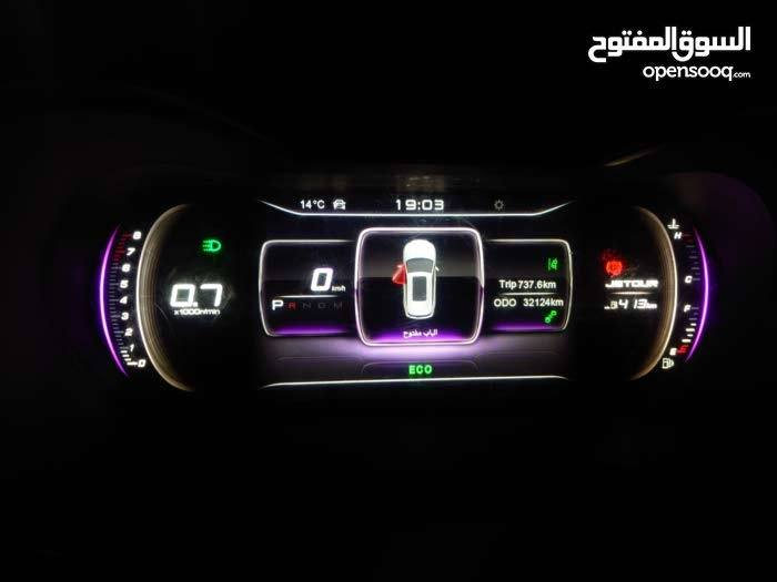 السلام عليكم
شلونكم عيني شخباركم 
✨ جيتور X70 2024 ✨
سيارة عائلية تجمع بين الفخامة والرحابة والتكنولوجيا الحديثة.
🔹 أهم المواصفات:
محرك 1.5 تيربو اقتصادي وقوي
ناقل حركة أوتوماتيك ذكي
شاشة وسطية كبيرة تدعم CarPlay & Android Auto
3 صفوف مقاعد (7 ركاب) مع رحابة مميزة
مقاعد جلدية مريحة مع تحكم كهربائي
فتحة سقف بانورامية واسعة
كاميرات محيطية 360° مع حساسات أمامية وخلفية
أنظمة أمان متطورة 
دخول وتشغيل ذكي (بصمة)

🚀 تصميم عصري + تكنولوجيا متطورة = تجربة قيادة استثنائية

☎  ***********
💰السعر 21.000.000 دينار
