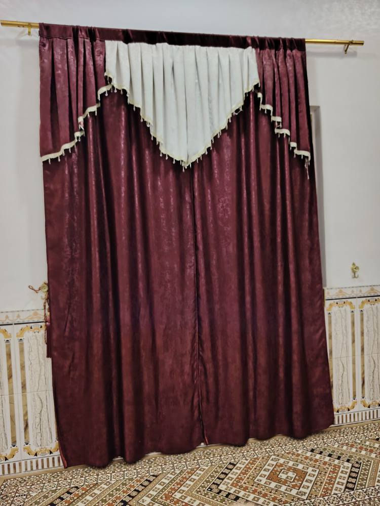 سلام عليكم
شباك
2.5×2
 طول مترين وعرض متربن ونص 
الاطار ساگية حديد. ثقيل  
كامل وياه جام 

....................................... 
بردات تفصال عدد 4 
١/ارتفاع 3وعرض 3 
٢/مالت الباب 3×3

والباقيات مترين ونص. ×3
التواصل واتساب *********** السماوا, المثنى
