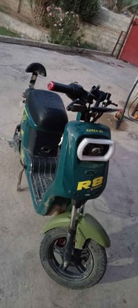 R8 ٢٠٢٥ • نضيفة • بطاريات نص عمر