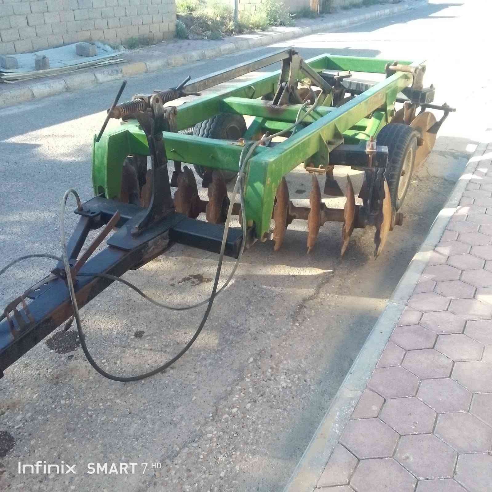 دسك للبيع حجم ١٨ العنوان واسط الدجيلي ناحية واسط القديمه وهاذ رقم صاحب الدسك واني مكلف بل نشر وسعر 6.500 وبي مجال بصيط 7773363537
