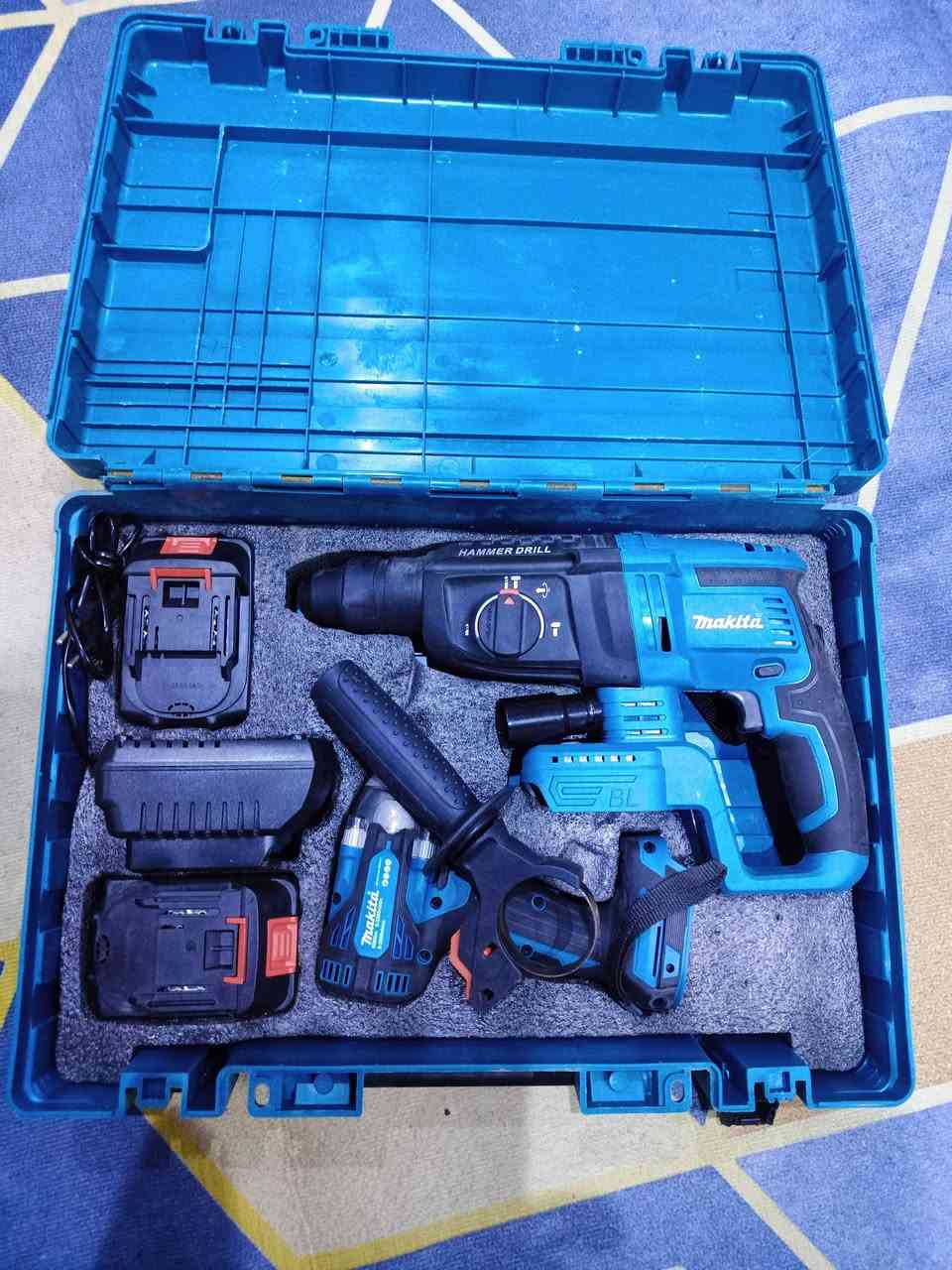 سلام عليكم 
للبيع هاي العدة نوع ماكيتا الاصلي  بعد هن جدد 
دريل تثقيب او فتح اوشد كامل السيد بالة 
سعر 80 الف 
مكاني بغداد حي عامل 
للاستفسار ***********
متوفر توصيل وشكرا
