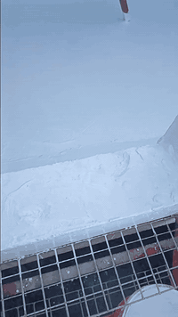 مادة الروف كارد العازله للاسطح 
عازلة للرطوبة 100%
عازلة للحرارة 80%

ملاحظة: تتكون المادة من طبقة الاساس  +الالياف العازلة 

يتكون العمل من تنظيف وجلي السطح وتصفيره من الشوائب الاسمنتية الزائدة + تصليح الاطراف بالمادة الاسمنتية وتنعيمها +تصليح الاماكن التي يتجمع بها الماء +غسل السطح  من الاتربة غسل جيد +طلاء طبقات المادة العازلة مع الالياف   
للاستفسار اكثر الاتصال على الرقم ***********
