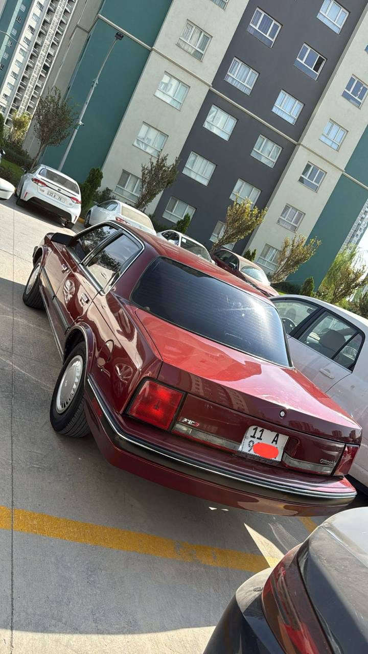 السلام عليكم
للبيع فقط 
——————————
النوع:- اولدز 
الموديل:- 1990 
الون:- احمر 
الرقم:- بغداد الدولي 
الكير:- اوتماتيك 
سعه المحرك:- 6 سلندر 
———————————-
السياره مصبوغه عام الجماليه 
بدون حادث مكفوله 
كير ومكينه خير من الله 
تبريد + تدفئه 
تخم تاير جديد 
داخل لون احمر 
بصمه ابواب 
————————————
مكان السياره // بغداد 
السعر :- 57 وبيها مجال 
للاستفسار او اتصال 
***********
