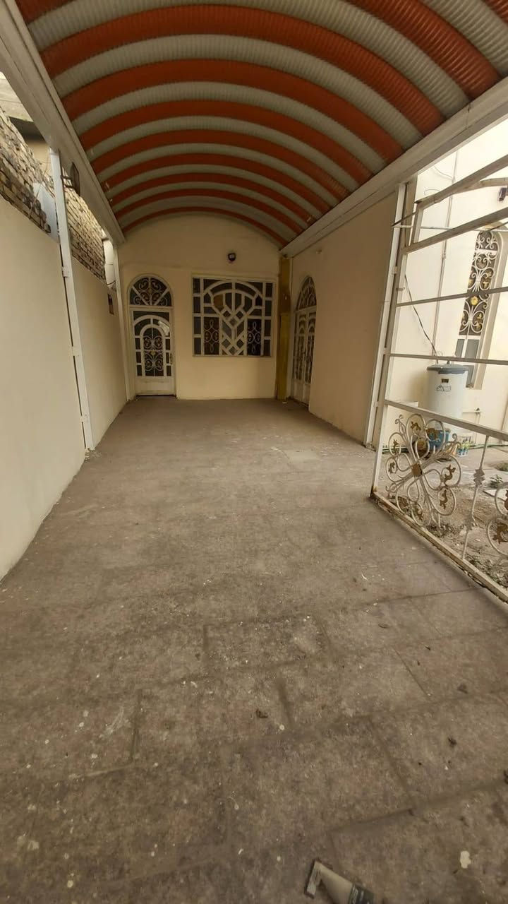 بيت للبيع حي ميسان قطاع 31
المساحة 250م واجهة 12ونص م
 طابو صرف

 

طابق واحد كونكريت مسلح

 كراج و طارمة كبيرة وحديقة

مطبخ. حمامين . صالة داخلية. غرفتين نوم. استقبال. هول.

على شارع بعرض 12م 

قرب ثانوية سفير الحسين

للاتصال ***********
