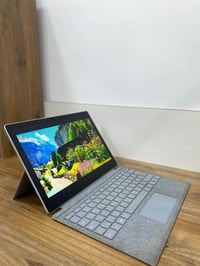 مايكروسوفت برو • i5 جيل7 • ١٣ بوصة 2K