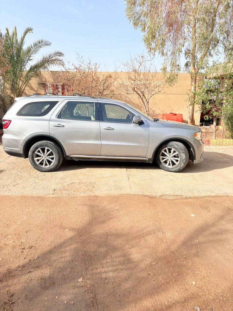 السلام عليكم.....
دورنكو خليجي موديل 2014 ليميتد فول مواصفات محرك 3600
رقم بصرة الدولي باسمي باب خلفي جهة اليمين مصبوغ بدون معجون أو تعديل 
السعر 220 
مكان السيارة بصرة 

***********
