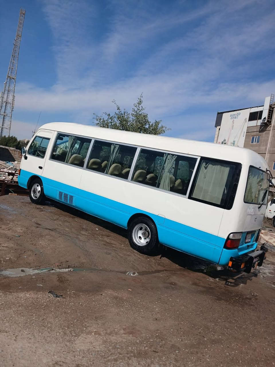 السلام عليكم كوستر للبيع مديل 2005مكينه كير اكسن تبريد كفاله كشن ستاركس دوشمه عامه رقم بصره انكليزي بسمي تحويل ثـانــي يوم السعر 195وبيها مجال رقم ***********مكلف بل نشر
