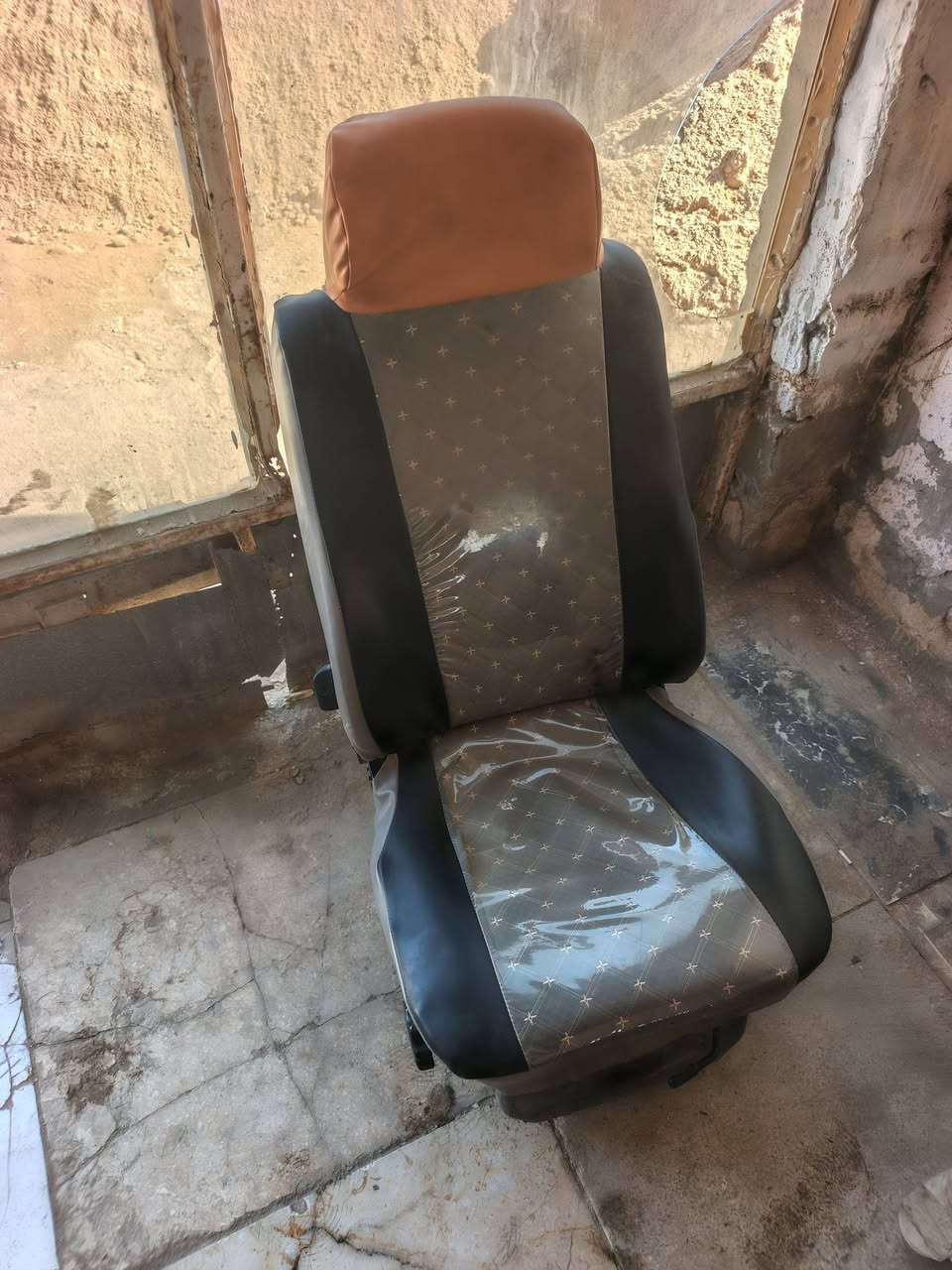 كشن مال شيطان للاستفسار *********** السعر ١٥٠ وبي مجال بصيط
